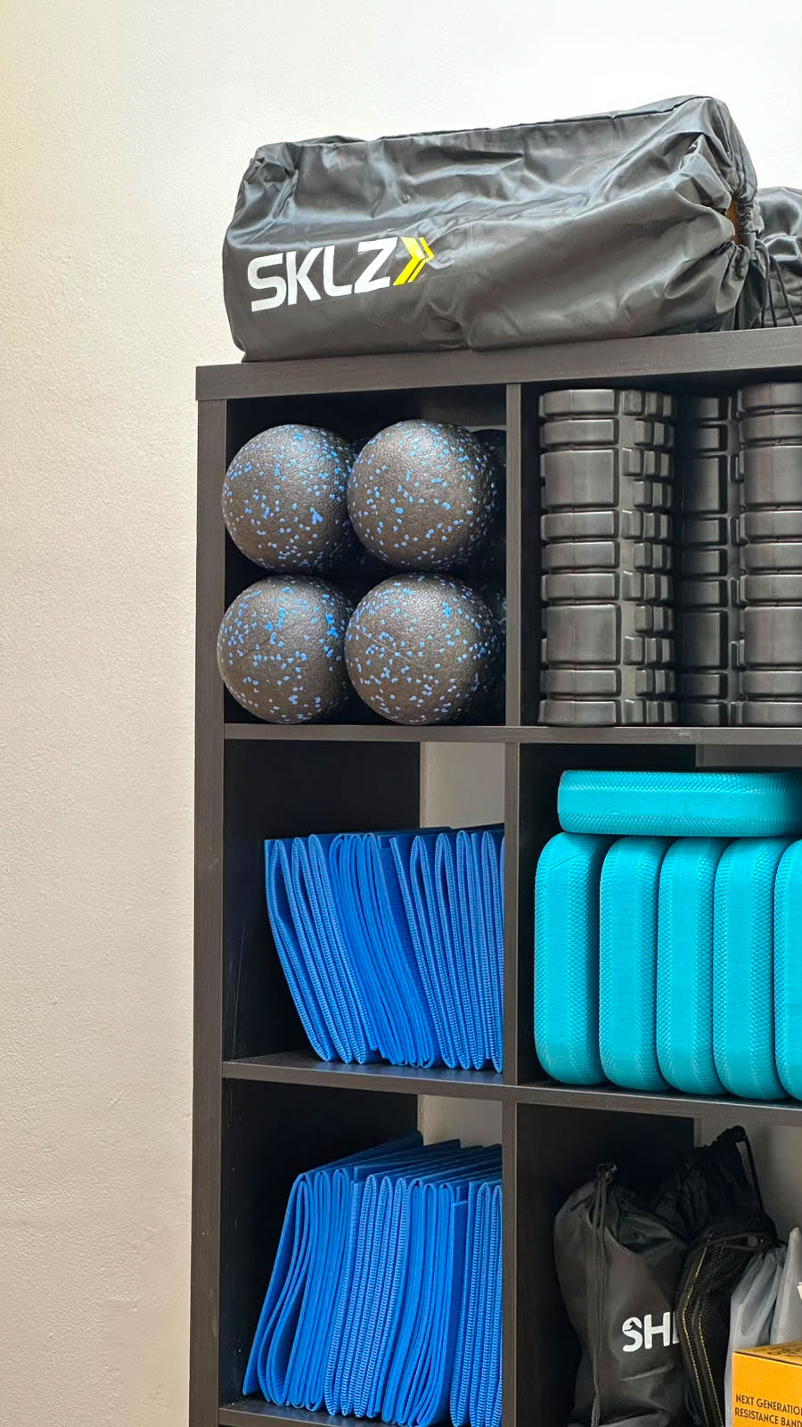Rack e bilancieri nella sala pesi